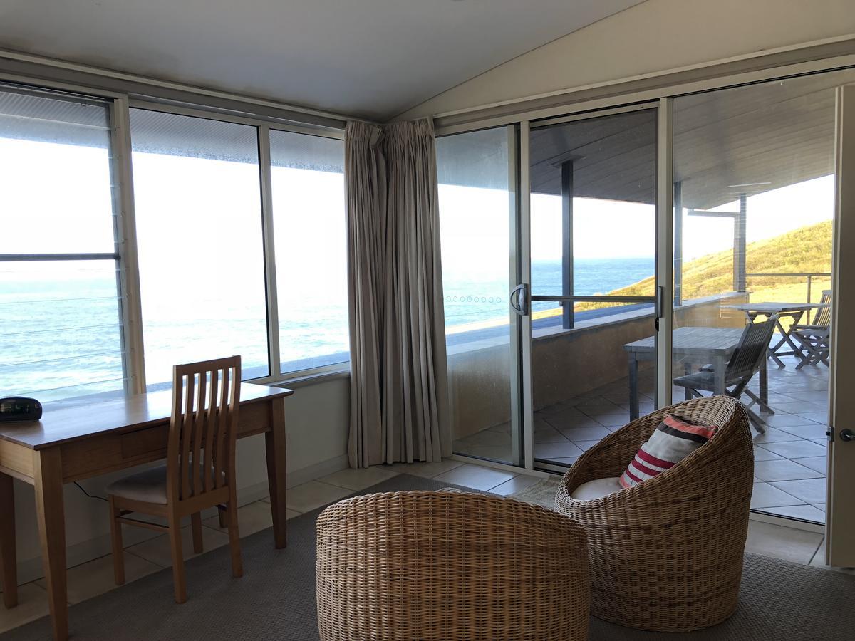 Oceanscape Luxury Beachfront Villas Scotts Head Habitación foto