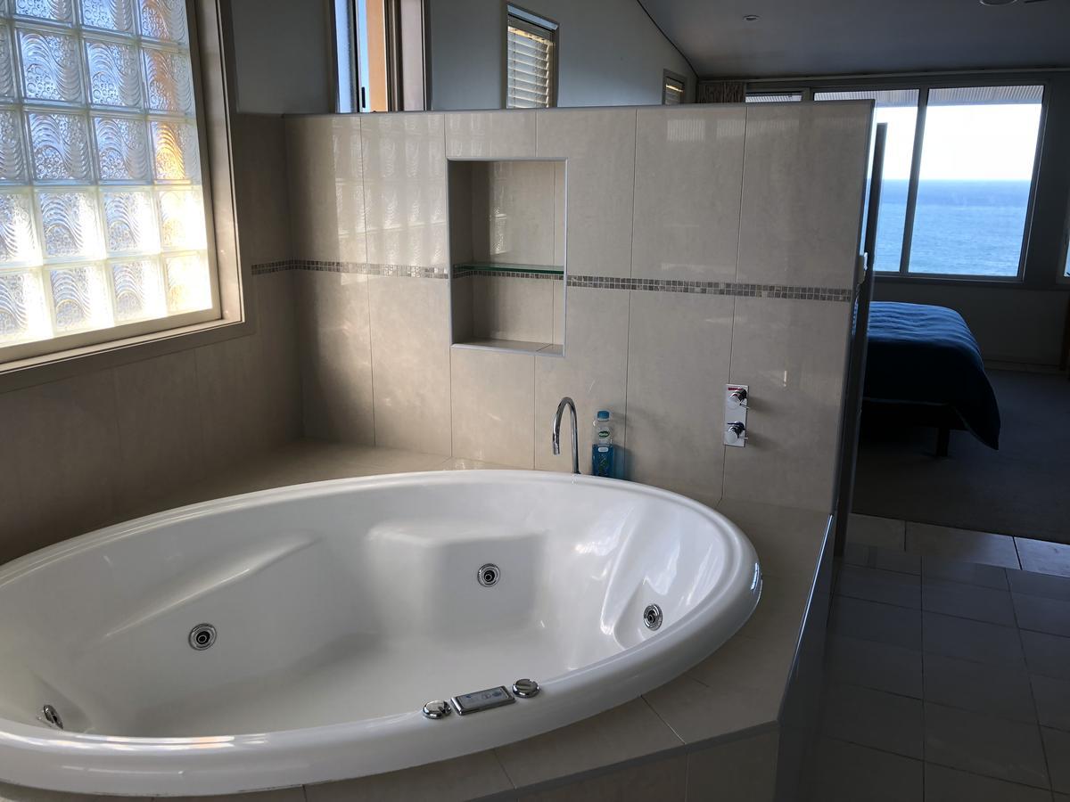Oceanscape Luxury Beachfront Villas Scotts Head Habitación foto